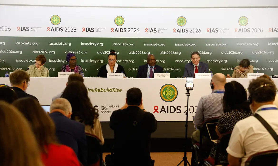 Avanços no Combate ao HIV Ameaçados por Falta de Verba - Imagem do artigo original