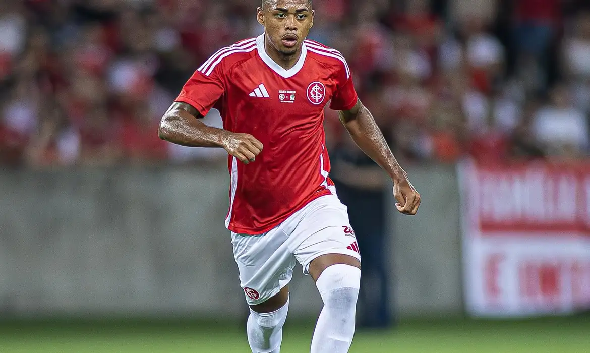 STJD suspende Victor Gabriel até retorno de Gabriel Pec - Imagem do artigo original