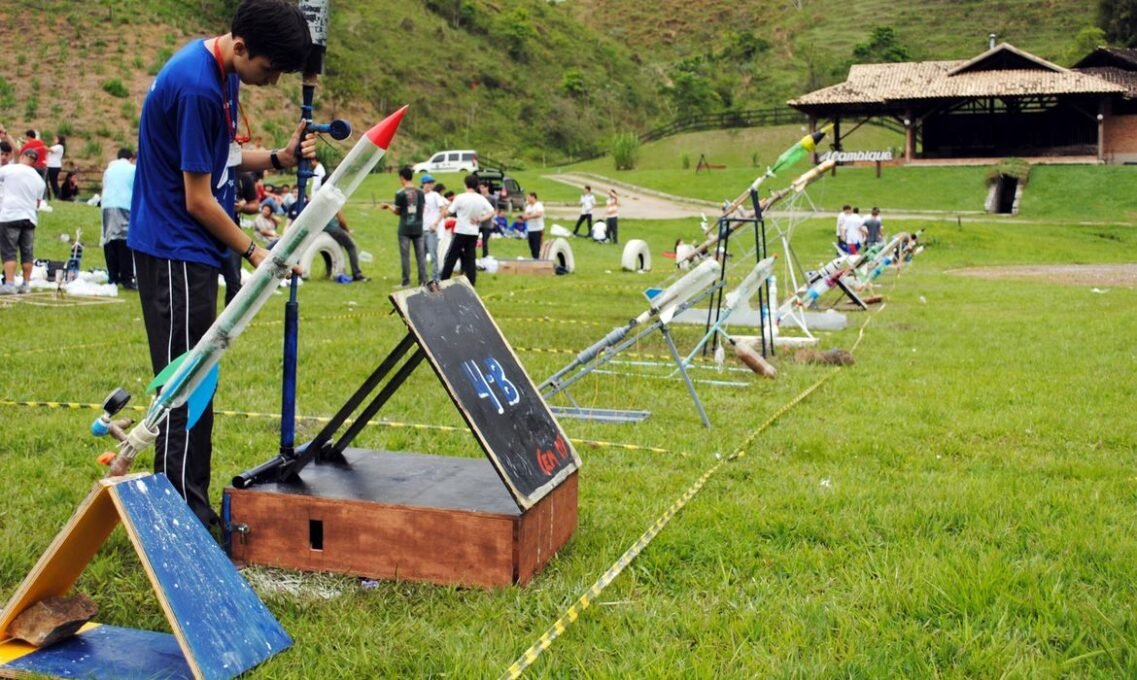 Jornada de Foguetes 2026 Reúne Estudantes em Barra do Piraí - Imagem do artigo original