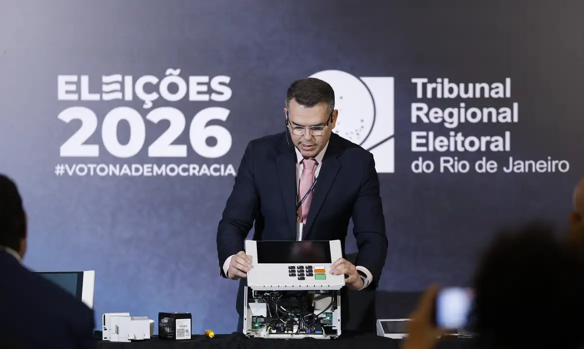 TRE-RJ Abre Urna e Reforça Segurança do Voto Eletrônico - Imagem do artigo original