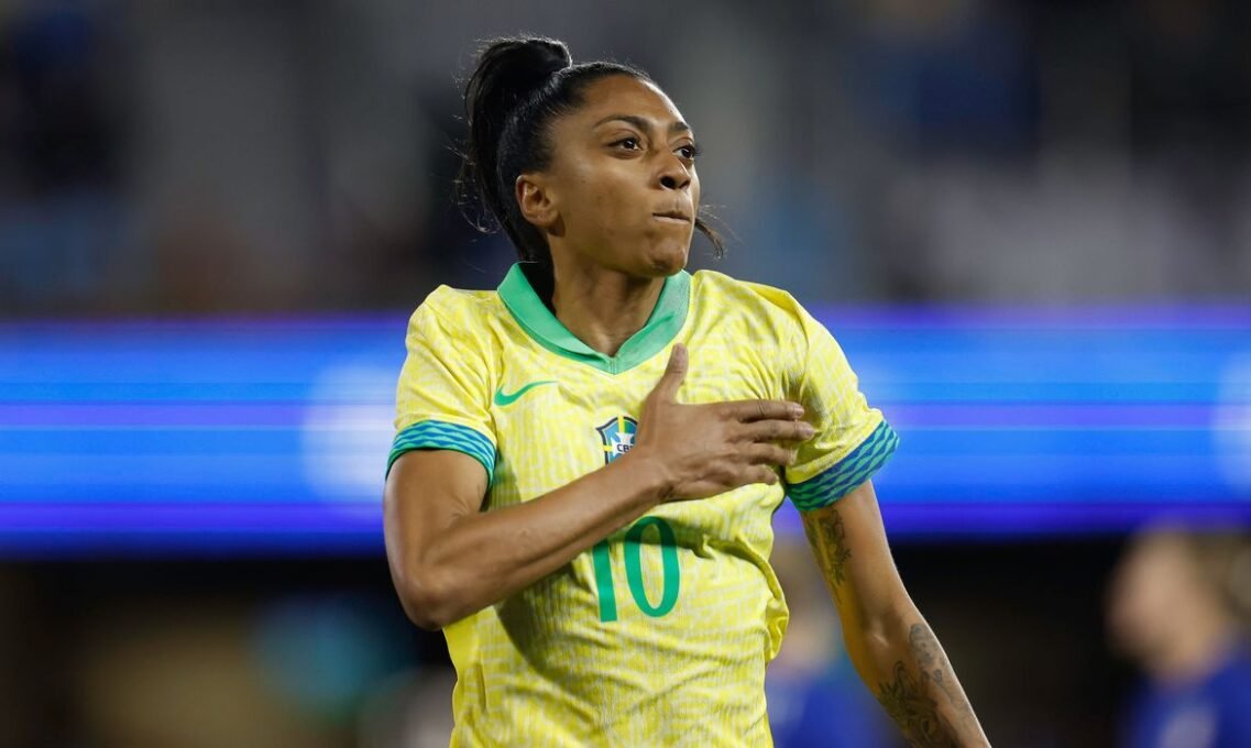 Kerolin no Barcelona: Contratação Recorde no Futebol Feminino - Imagem do artigo original
