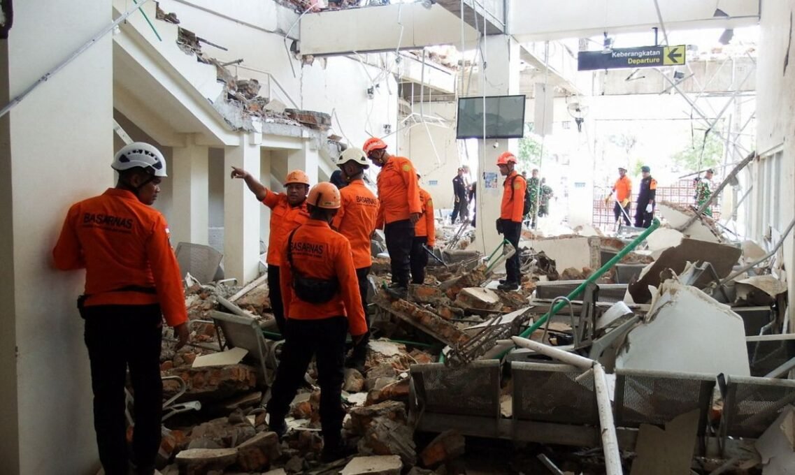 Terremoto na Indonésia: 47 Mortos e Destruição na Costa Leste 2 Terremoto na Indonésia: 47 Mortos e Destruição na Costa Leste - Imagem do artigo original