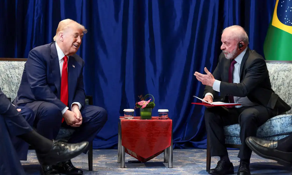Lula telefona para Trump e contesta tarifas dos EUA - Imagem do artigo original