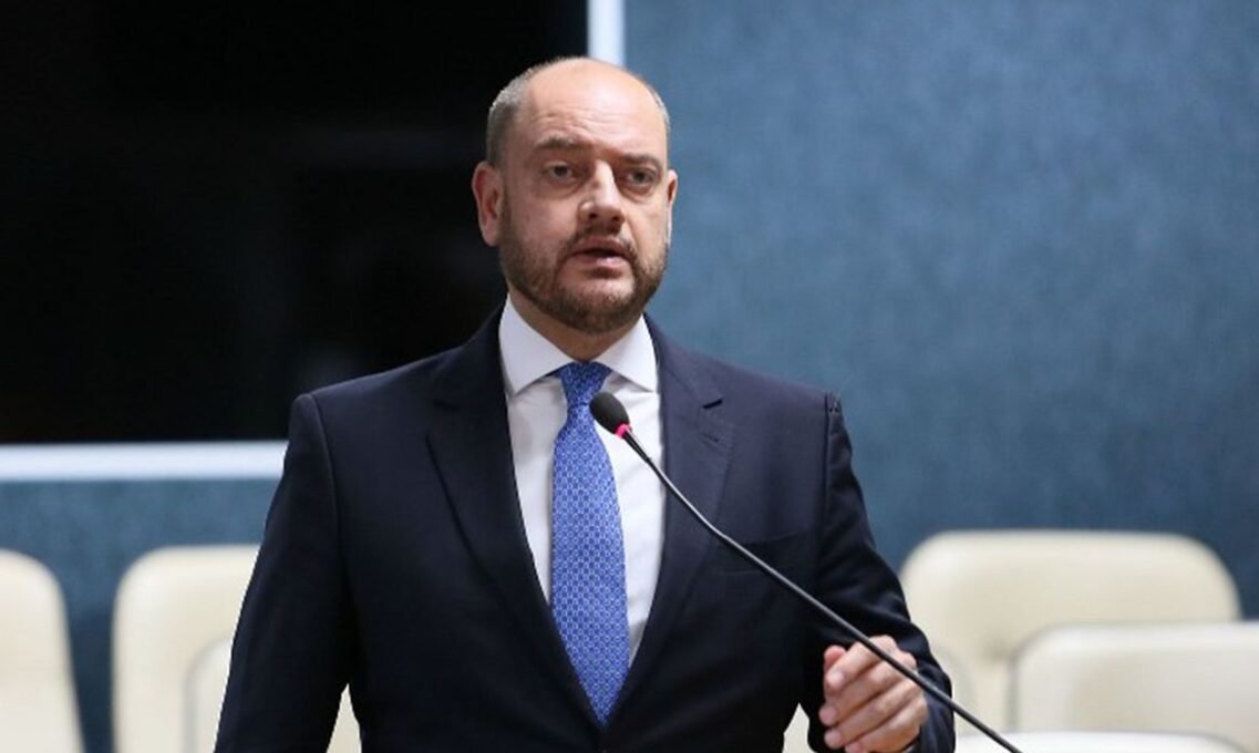 Rio exonera 6,1 mil comissionados e projeta economia de R$ 221 mi - Imagem do artigo original