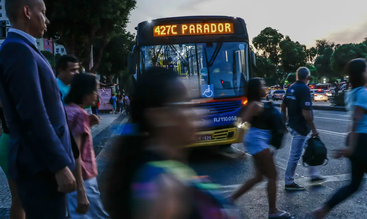 Solidão e Exaustão Ampliam Abstenção Eleitoral no Brasil 2 Solidão e Exaustão Ampliam Abstenção Eleitoral no Brasil - Imagem do artigo original