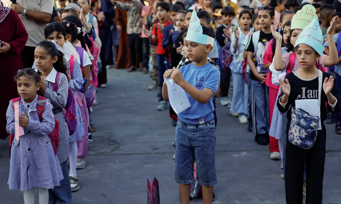 Aulas Presenciais em Gaza Retornam Após Três Anos de Conflito - Imagem do artigo original