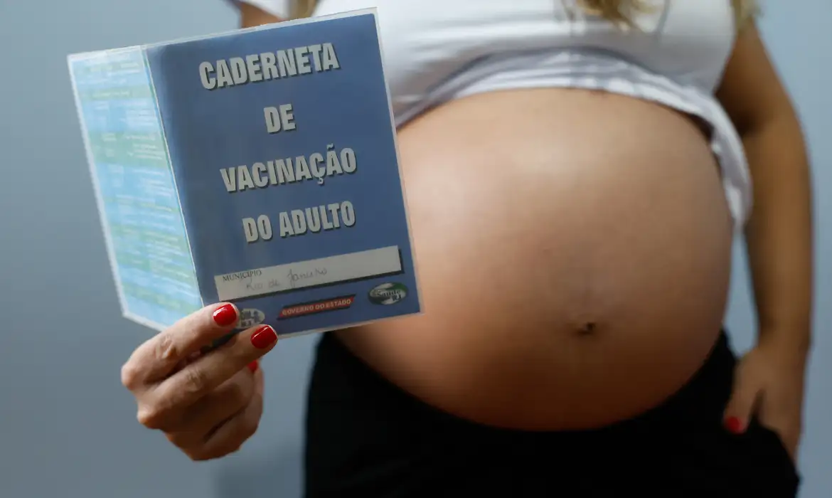 Resistência às Vacinas Contra Gripe e Covid Ameaça Gestantes - Imagem do artigo original