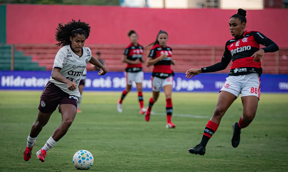 Nova Lei do Futebol Feminino no Brasil Garante Avanços - Imagem do artigo original