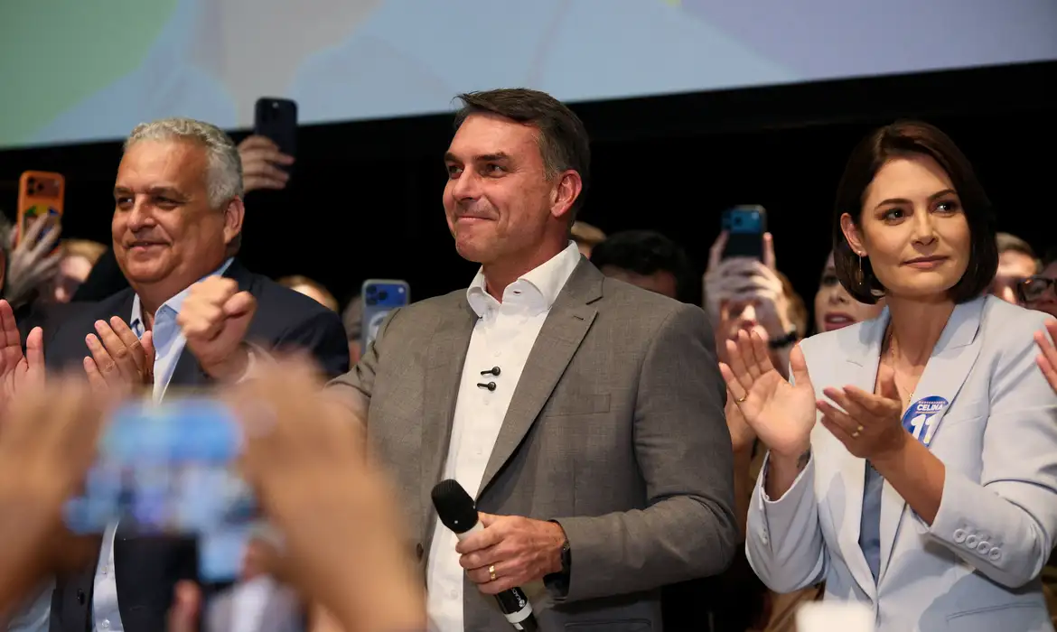 Flávio Bolsonaro Detalha Propostas e Recebe Apoio de Partidos - Imagem do artigo original
