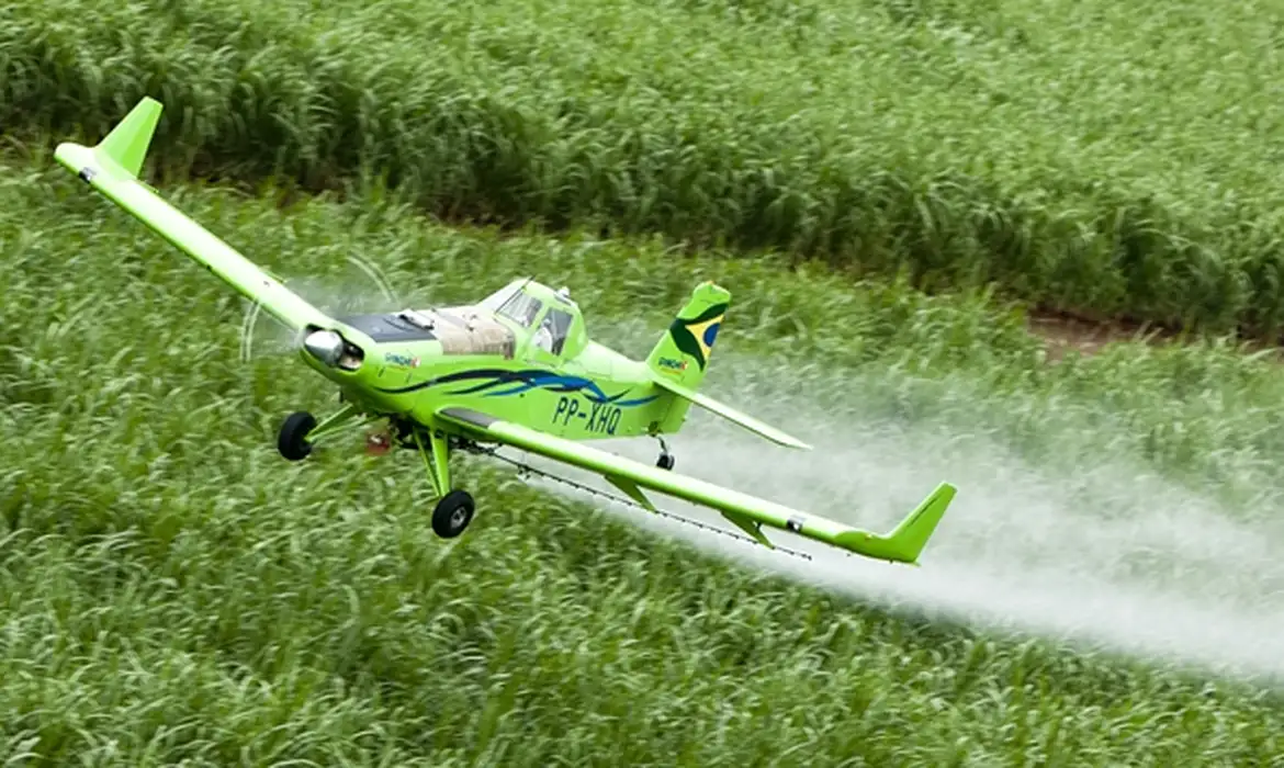 Brasil é 2º maior importador de pesticidas proibidos na UE - Imagem do artigo original