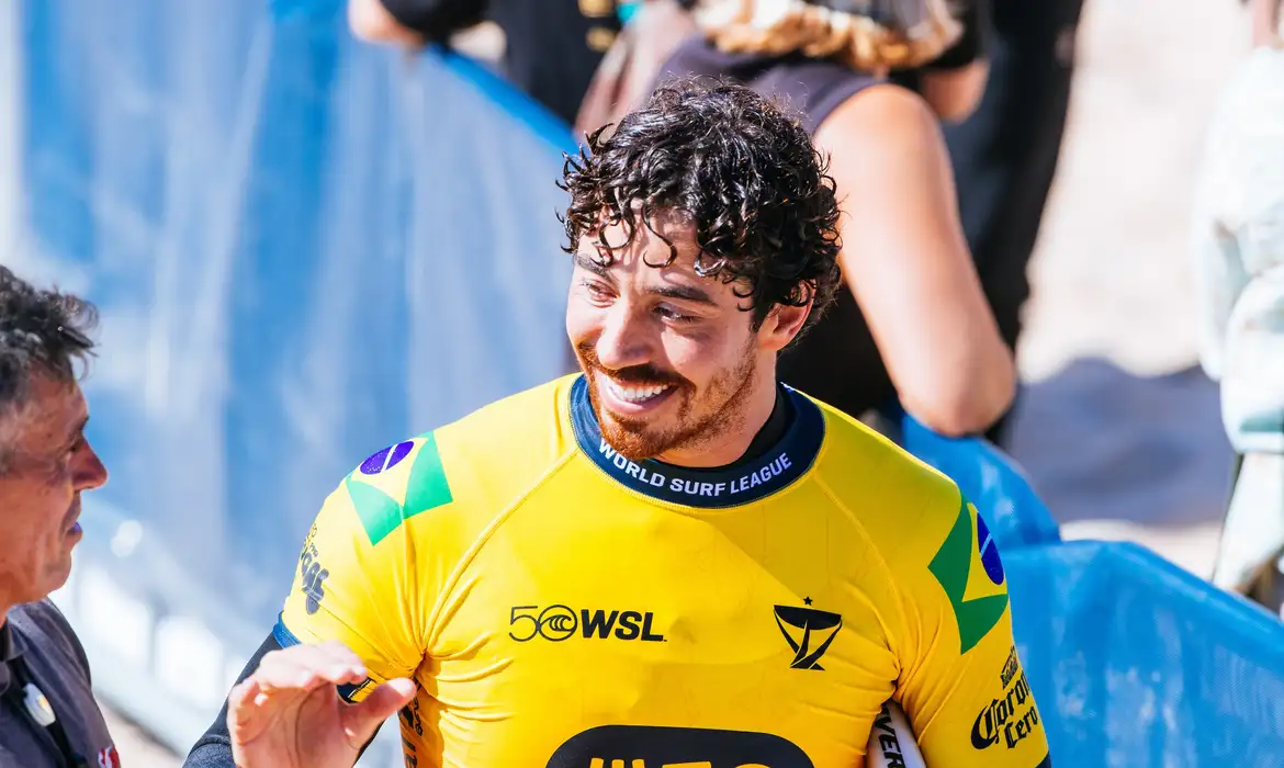 Surfe Brasileiro em Peniche: Dora, Ítalo e Medina avançam - Imagem do artigo original