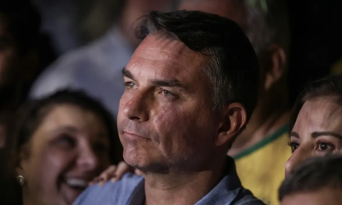 Sabatina Flávio Bolsonaro: Propostas e Acusações Sem Provas - Imagem do artigo original