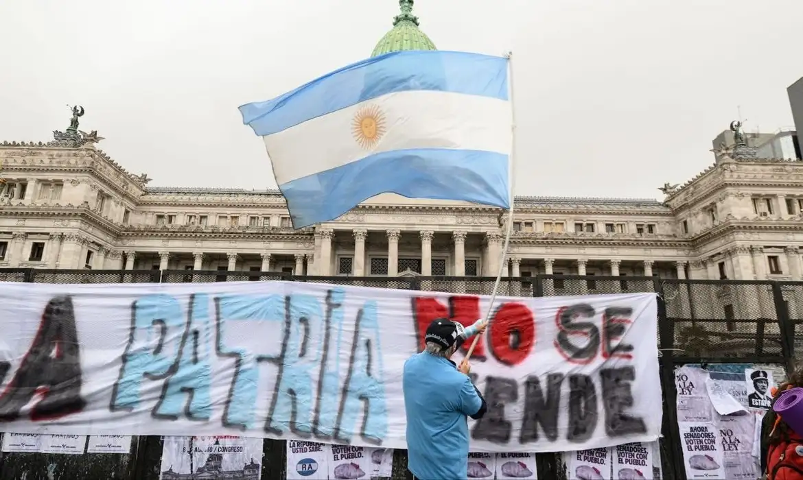 Milei lança Plano de Demissão Voluntária na Argentina - Imagem do artigo original