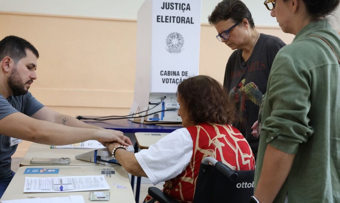 Eleitores 70 Anos: Aumento de 43% no Primeiro Turno 2026 - Imagem do artigo original