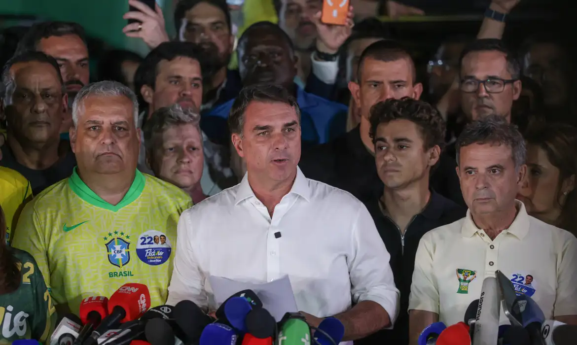 Flávio Bolsonaro não reconhece vitória de Lula e buscará anulação - Imagem do artigo original
