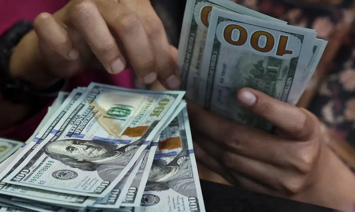 Dólar fecha a R$ 5,44 com maior alta semanal desde 2008 - Imagem do artigo original